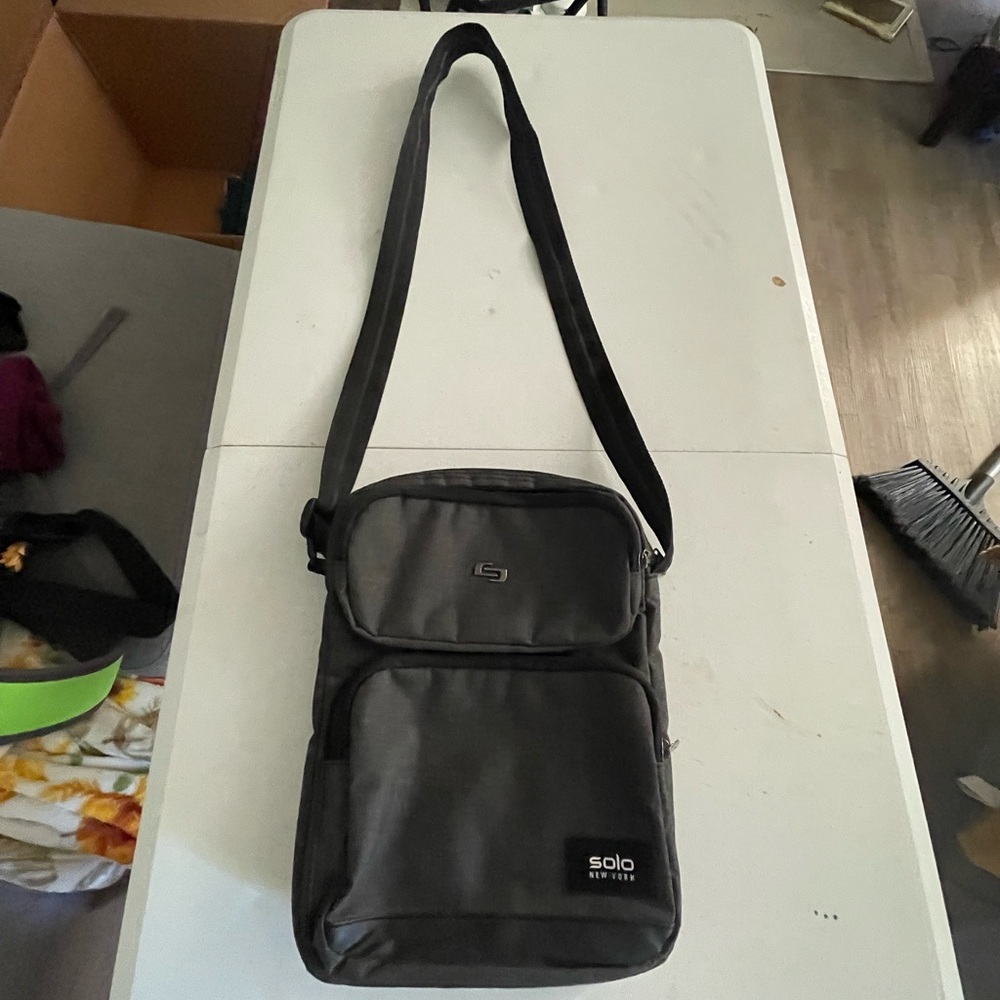 Solo New York Ludlow Universal Tablet Sling Bag - Picture 3 of 3